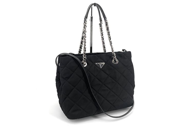 Prada Gesteppte Nylon-Schultertasche mit Kette - Ansicht 9