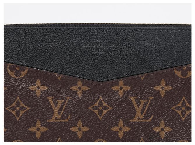 Louis Vuitton Daily Monogram Canvas Pouch Black - Ansicht 3