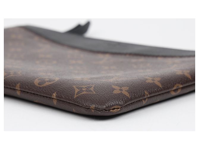 Louis Vuitton Daily Monogram Canvas Pouch Black - Ansicht 8