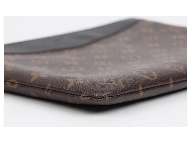 Louis Vuitton Daily Monogram Canvas Pouch Black - Ansicht 9