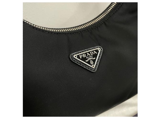 Prada Borsa a tracolla Hobo Re-Edition in nylon - vista 3