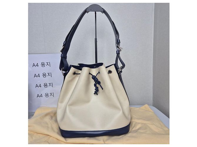 Louis Vuitton Borsa a secchiello Epice Petit Noe Bi-Color - vista 2