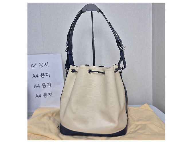 Louis Vuitton Borsa a secchiello Epice Petit Noe Bi-Color - vista 3