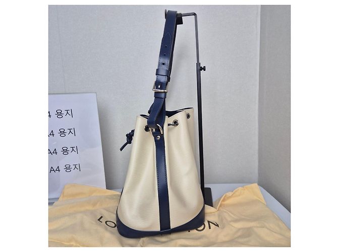 Louis Vuitton Borsa a secchiello Epice Petit Noe Bi-Color - vista 5