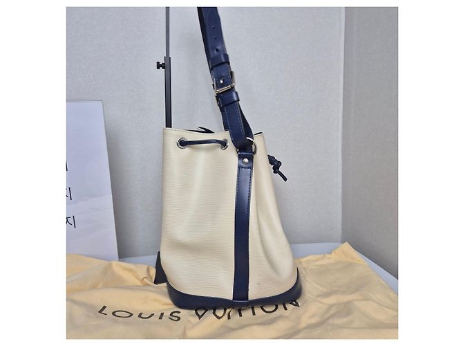 Louis Vuitton Borsa a secchiello Epice Petit Noe Bi-Color - vista 6