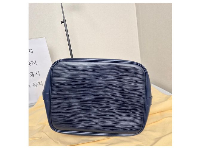Louis Vuitton Borsa a secchiello Epice Petit Noe Bi-Color - vista 7