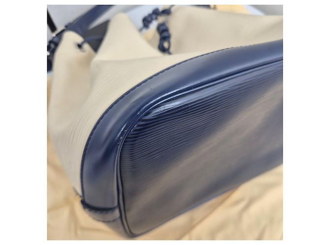 Louis Vuitton Borsa a secchiello Epice Petit Noe Bi-Color - vista 8