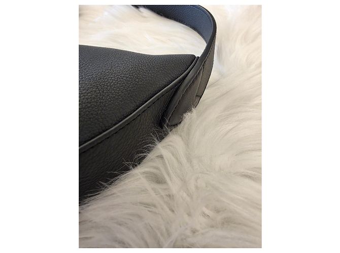 Louis Vuitton Lowkey Borsello nero in pelle - vista 10