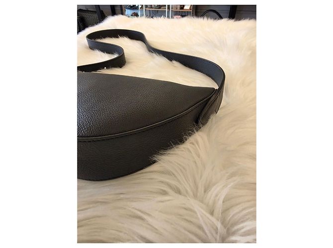 Louis Vuitton Lowkey Borsello nero in pelle - vista 11