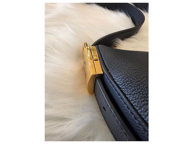 Louis Vuitton Lowkey Borsello nero in pelle - vista 9