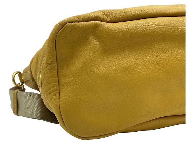 Prada Borsa a tracolla con tasca zip in pelle Vitello Daino Mustard - vista 14