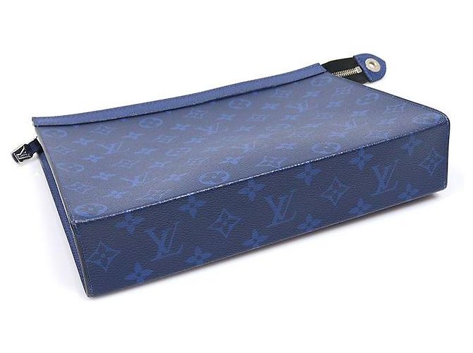 Louis Vuitton Pochette Voyage MM Clutch Pacific Blue Taigarama Monogram Eclipse Canvas - vista 4