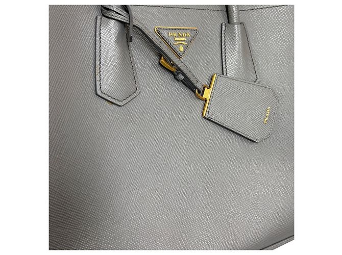 Prada Bolso Tote Doble de Saffiano Bolso de Hombro Medium - vista 15