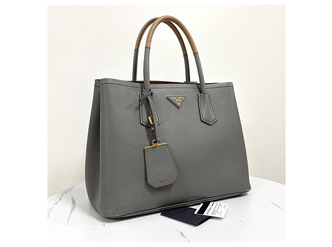 Prada Bolso Tote Doble de Saffiano Bolso de Hombro Medium - vista 2