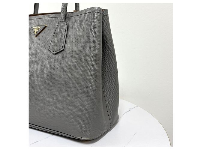 Prada Bolso Tote Doble de Saffiano Bolso de Hombro Medium - vista 8