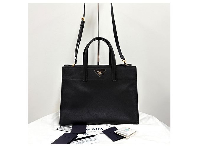 Prada Borsa Tote e Borsa a Tracolla in Saffiano con Logo Triangolare Nero - vista 7