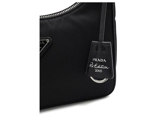 Prada Borsa Hobo Tote Re-Edition in Nylon Tessuto Nero - vista 11
