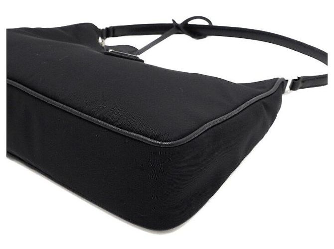 Prada Borsa Hobo Tote Re-Edition in Nylon Tessuto Nero - vista 8