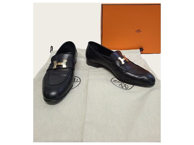 Hermès Mocassins Paris para mulher com logótipo dourado e preto - vista 8