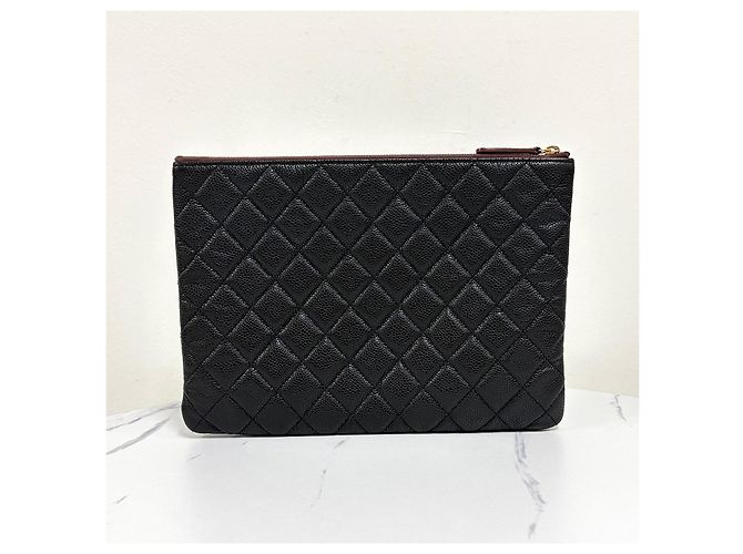 Chanel Borsa a Pochette Classic Caviar Black Medium - vista 4