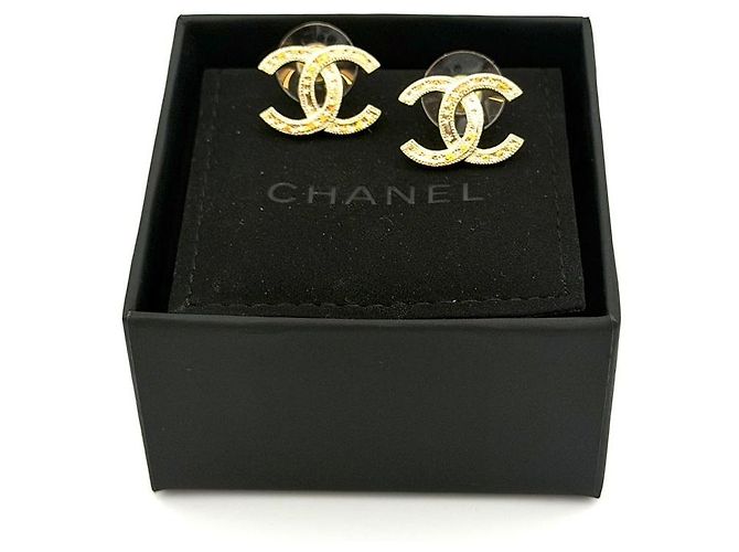 Chanel Orecchini Classic con logo CC tono oro Years - vista 3
