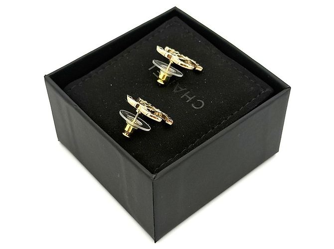 Chanel Orecchini Classic con logo CC tono oro Years - vista 8