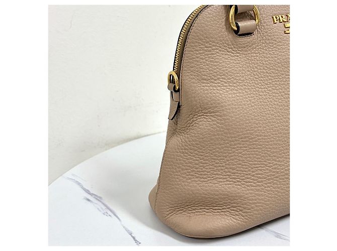 Prada Borsa a tracolla Mini Dome Tote in Vitello Daino - vista 12