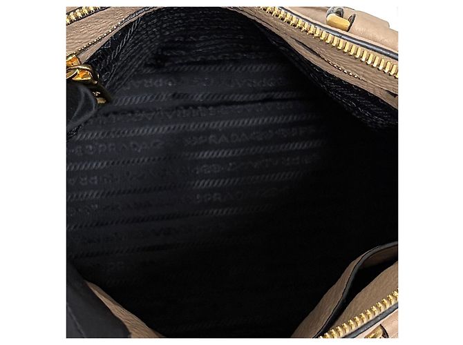 Prada Borsa a tracolla Mini Dome Tote in Vitello Daino - vista 14