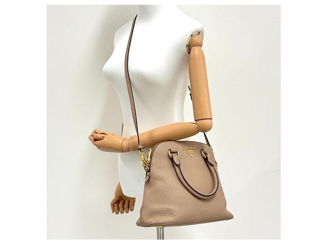 Prada Borsa a tracolla Mini Dome Tote in Vitello Daino - vista 2