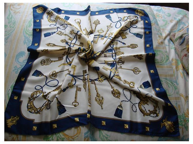 Hermès Carré Foulard en Soie 'Keys' - vue 2