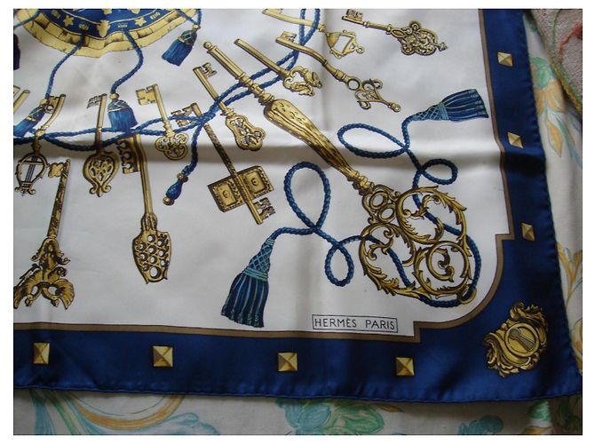 Hermès Carré Foulard en Soie 'Keys' - vue 3