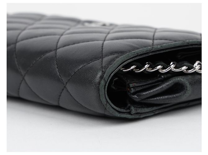 Chanel Borsa a tracolla WOC classica in pelle di agnello nera con hardware argento - vista 14