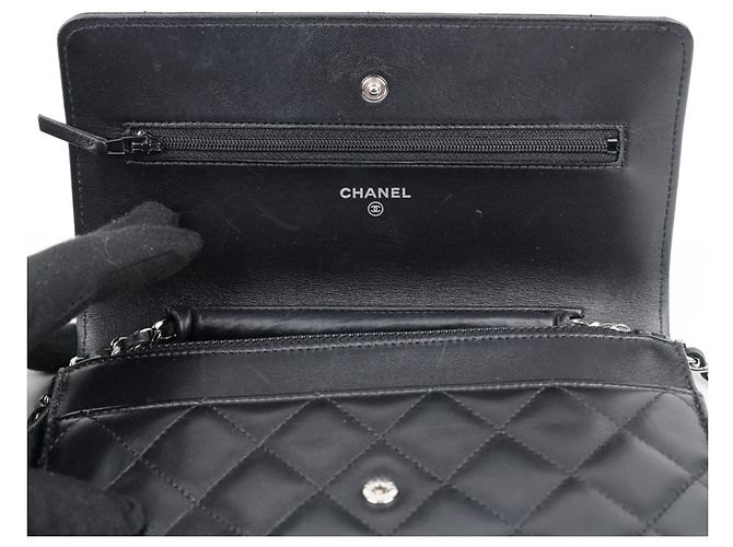Chanel Borsa a tracolla WOC classica in pelle di agnello nera con hardware argento - vista 16