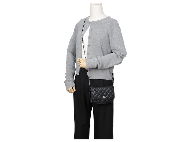 Chanel Borsa a tracolla WOC classica in pelle di agnello nera con hardware argento - vista 19