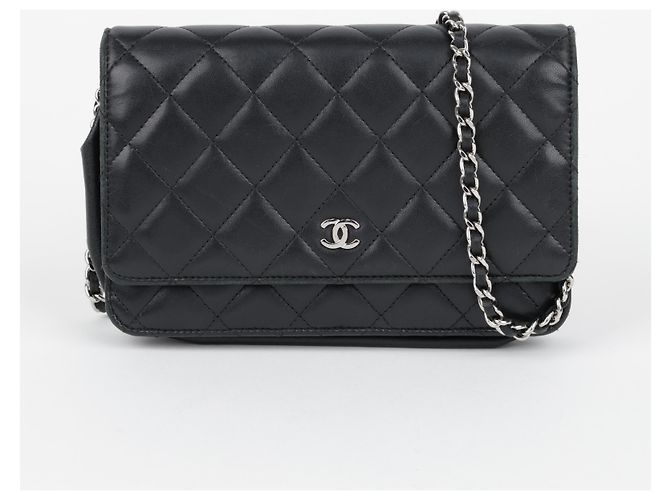 Chanel Borsa a tracolla WOC classica in pelle di agnello nera con hardware argento - vista 2