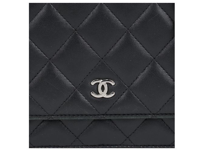 Chanel Borsa a tracolla WOC classica in pelle di agnello nera con hardware argento - vista 3