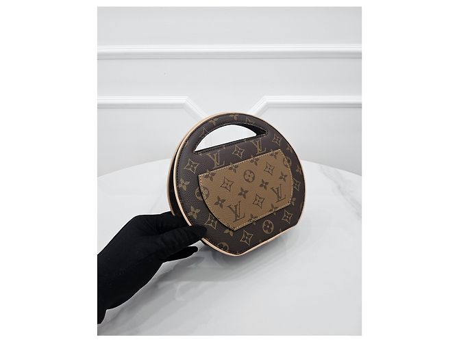 Louis Vuitton Monogram Around Me PM - vista 3