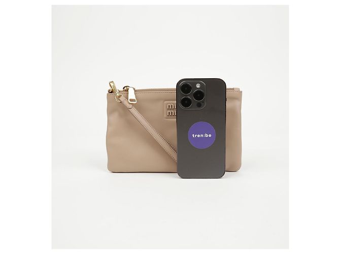 Clutch Miu Miu Logo Strap in pelle marrone - vista 6