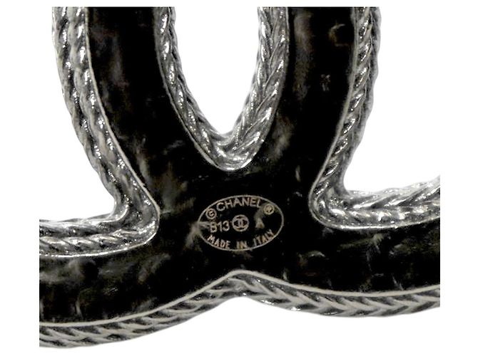 Spilla Chanel in tweed con logo CC - vista 4