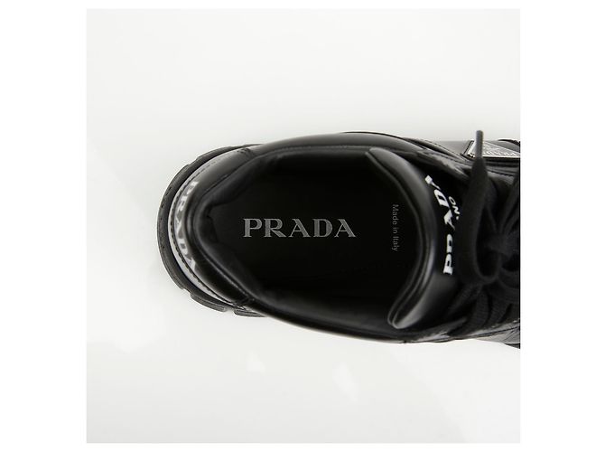 Prada Leder-Sneaker mit Triangle-Logo Schwarz - Ansicht 12