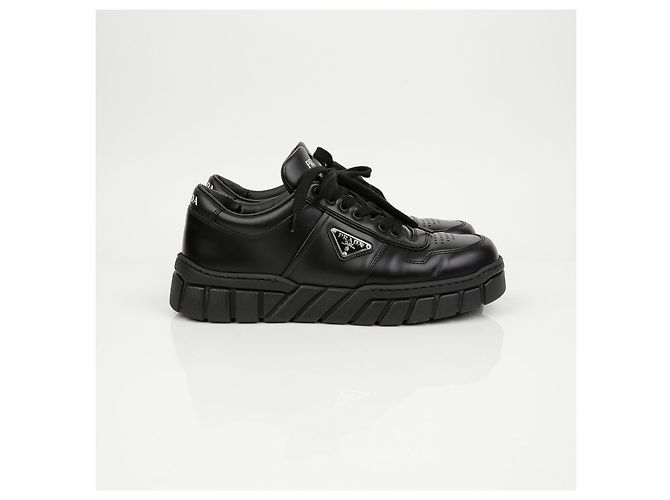 Prada Leder-Sneaker mit Triangle-Logo Schwarz - Ansicht 3