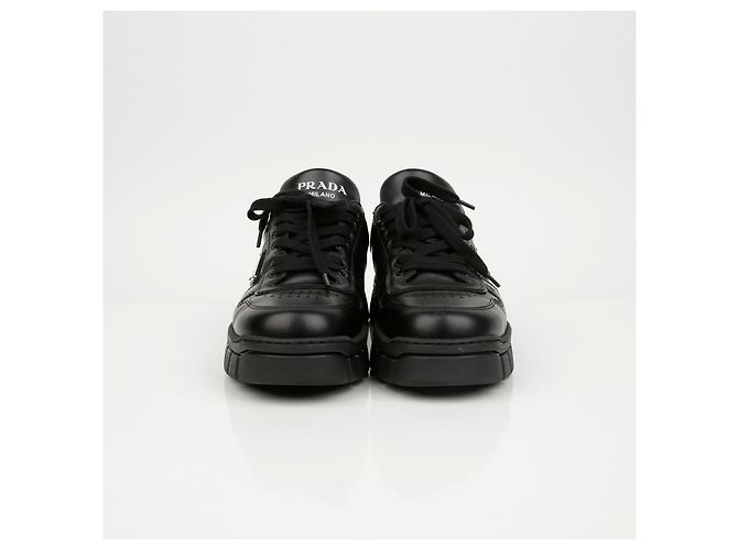 Prada Leder-Sneaker mit Triangle-Logo Schwarz - Ansicht 4