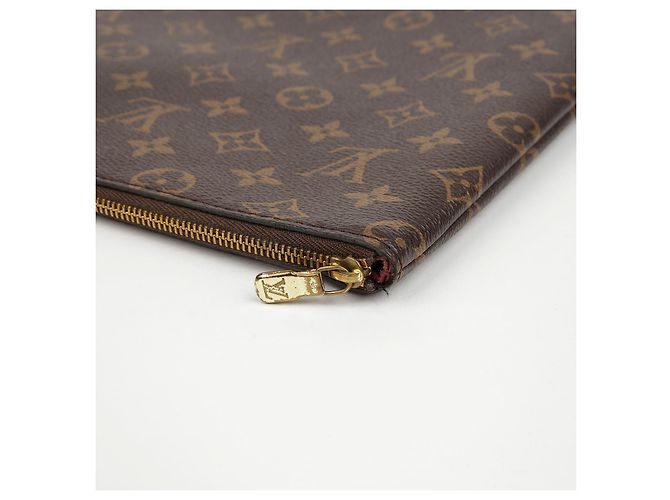 Louis Vuitton Etui Boyaj GM Monogram Clutch Fuchsia - vista 10