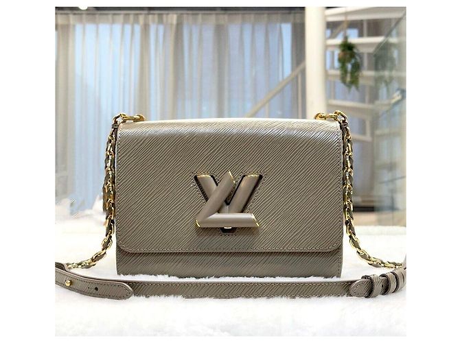 Louis Vuitton Borsa a tracolla con catena Epi Twist MM - vista 2