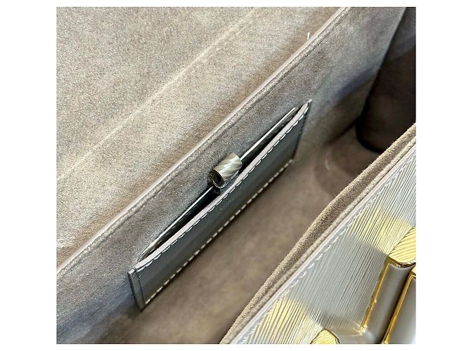 Louis Vuitton Borsa a tracolla con catena Epi Twist MM - vista 7
