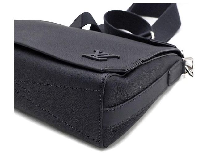 Louis Vuitton Borsa Messenger Aerogram Navy Takeoff MM - vista 7
