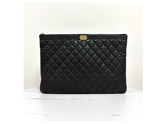 Chanel Borsa a Pochette Caviar Boy Gold Black - vista 2