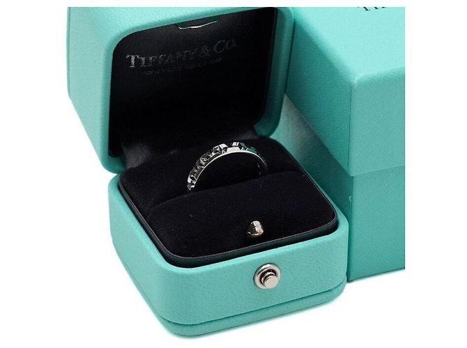 Tiffany & Co Anello True Narrow in oro bianco - vista 5