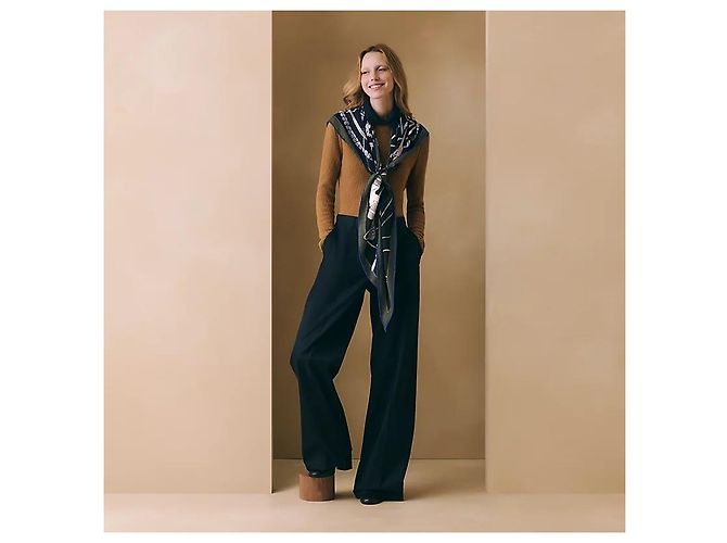 Hermès Sciarpa gigante triangolare in cashmere e seta da donna - vista 3