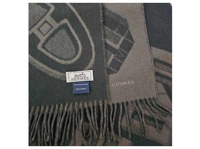 Hermès Sciarpa in cashmere kaki - vista 10